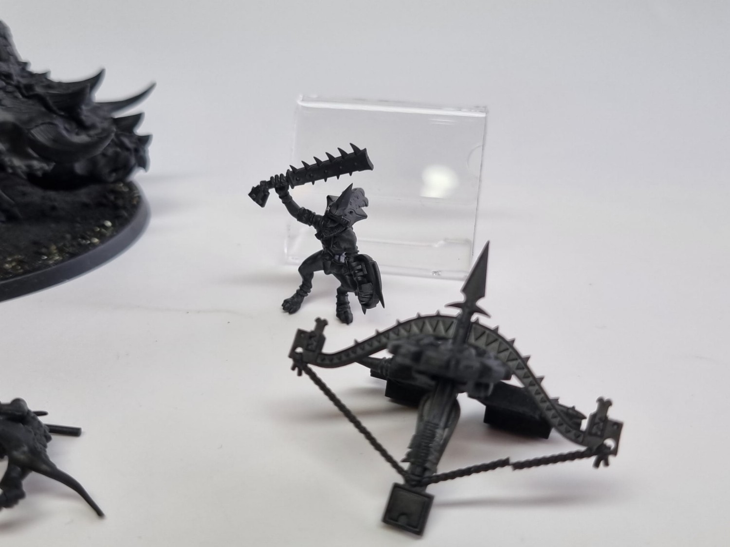 AoS seraphon stegadon z delikatnymi brakami