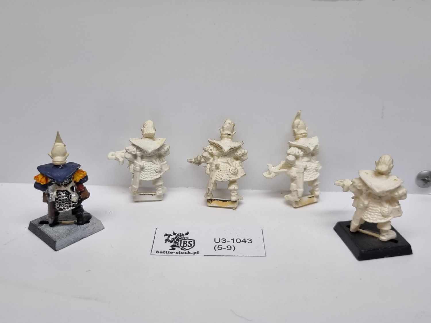 Malowane figurki  DE cauldron of blood P  na szarym tle przodem