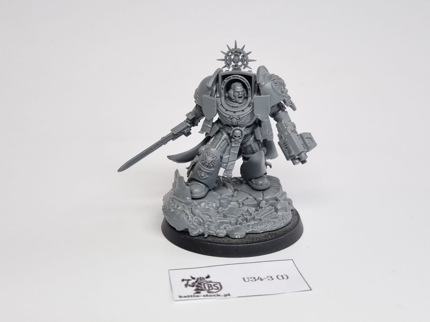 40k SM captain in terminator armour