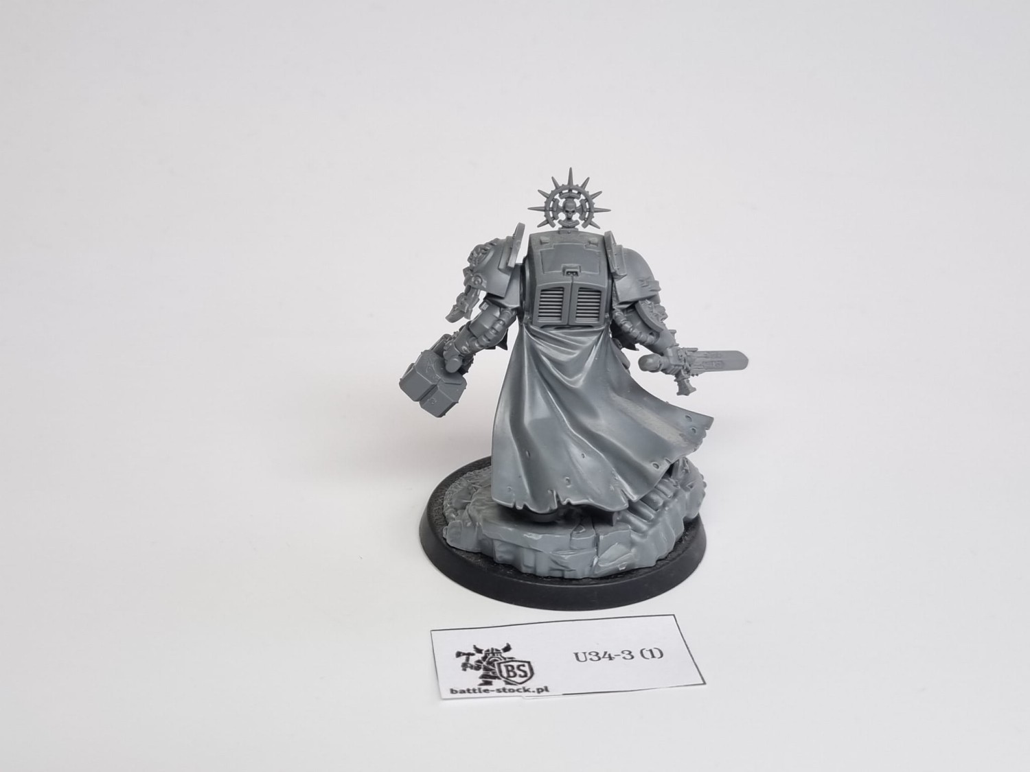 40k SM captain in terminator armour