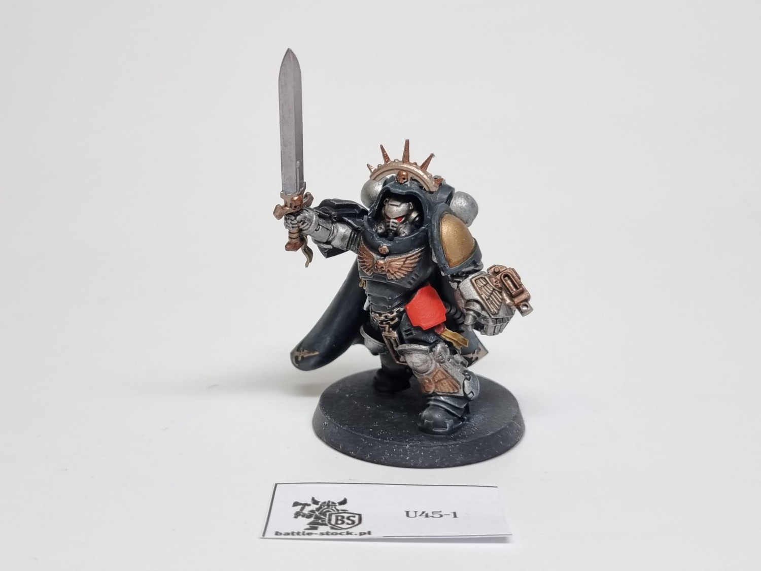 40K SM Captain in gravis armour