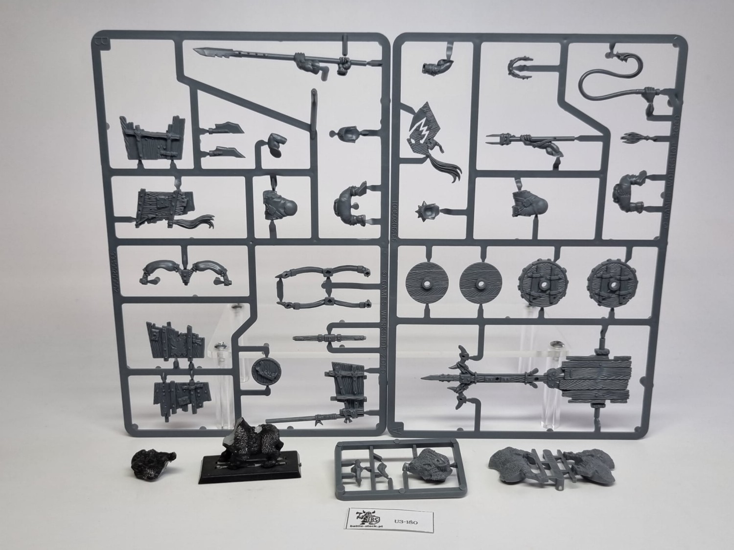 WFB bez boxa palstik Orc chariot (