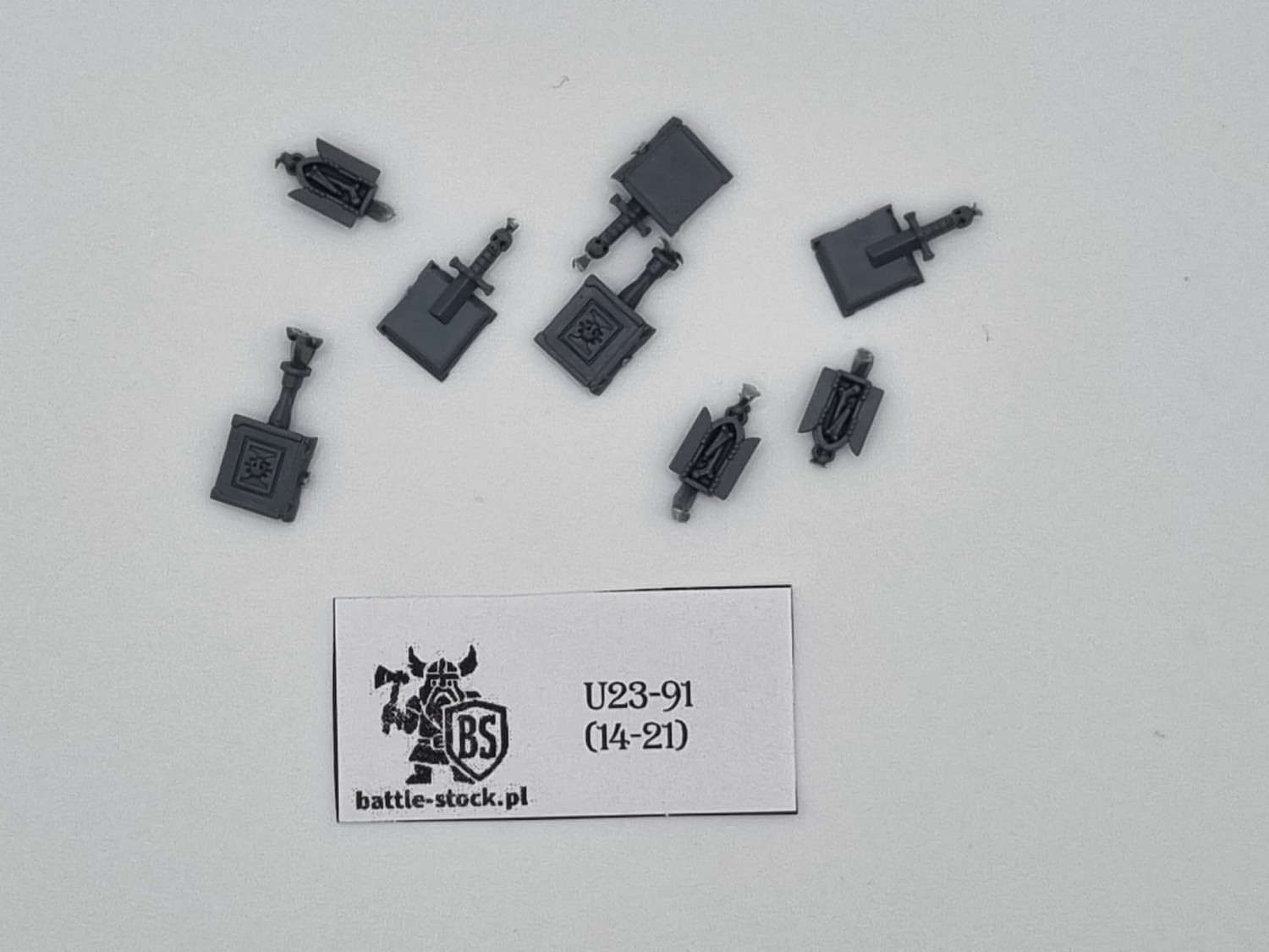 20260209_165159.jpgBitsy Grey knights ikony na plecak / ozdoby