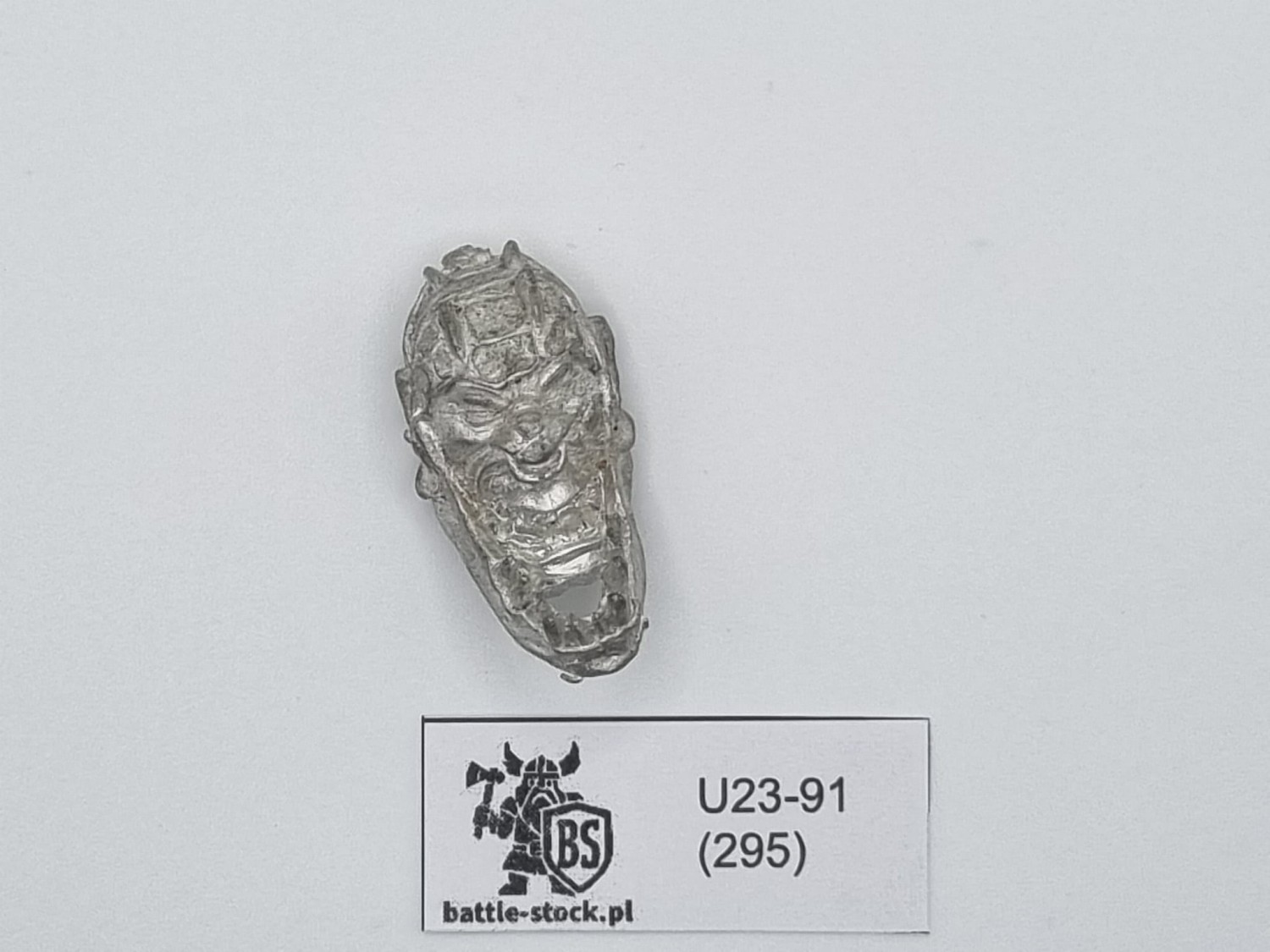 bits metal głowa gigant