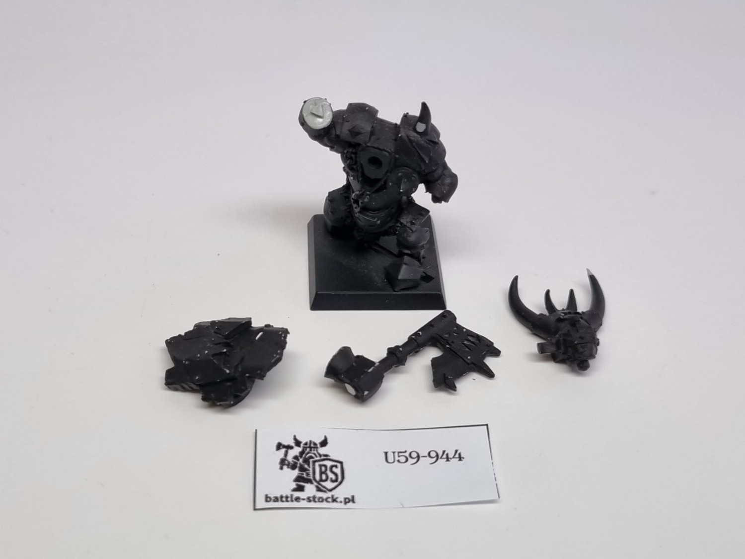 WFB black orc boss finecast uszkodzony