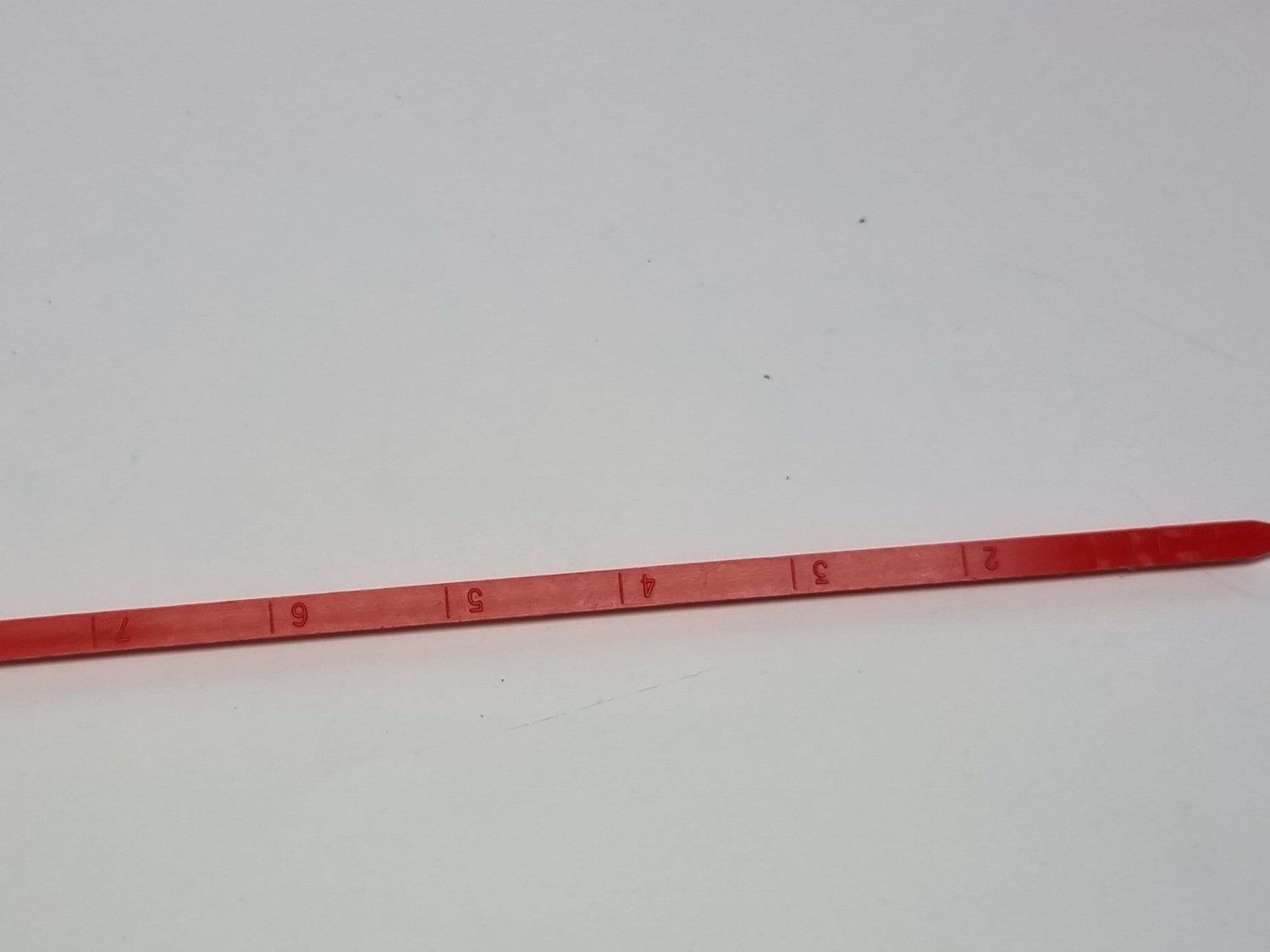 measure stick używane na szarym tle