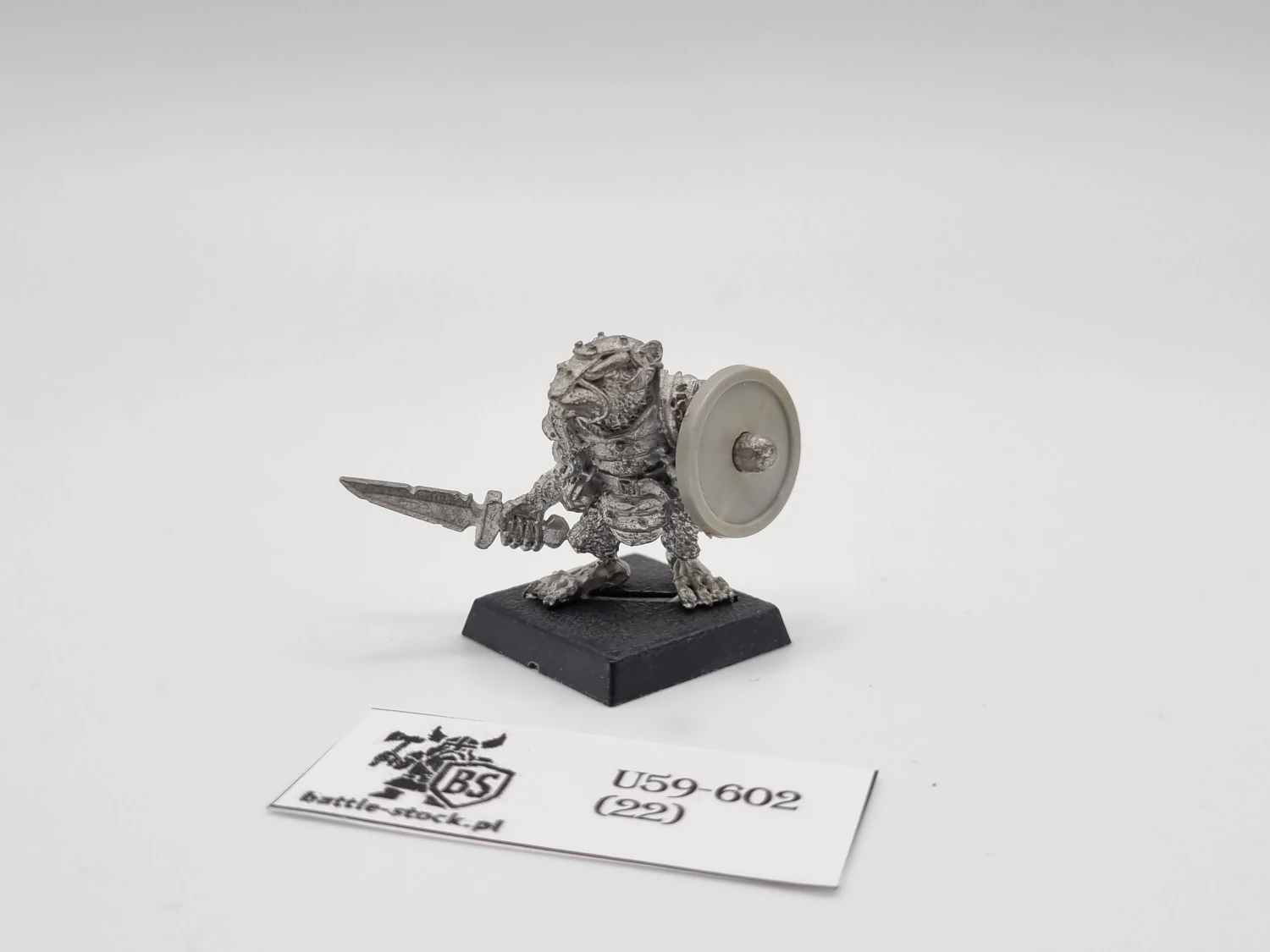 WFB clan rat with sword