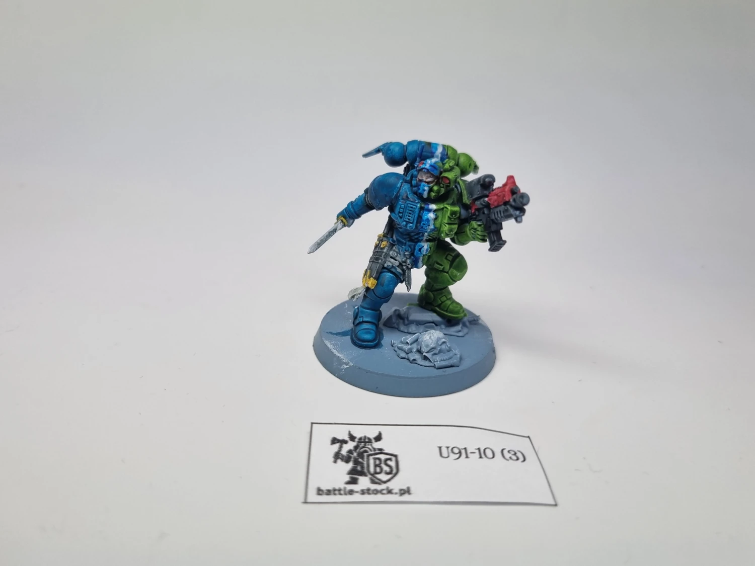 40k Lieutenant in phobos armour