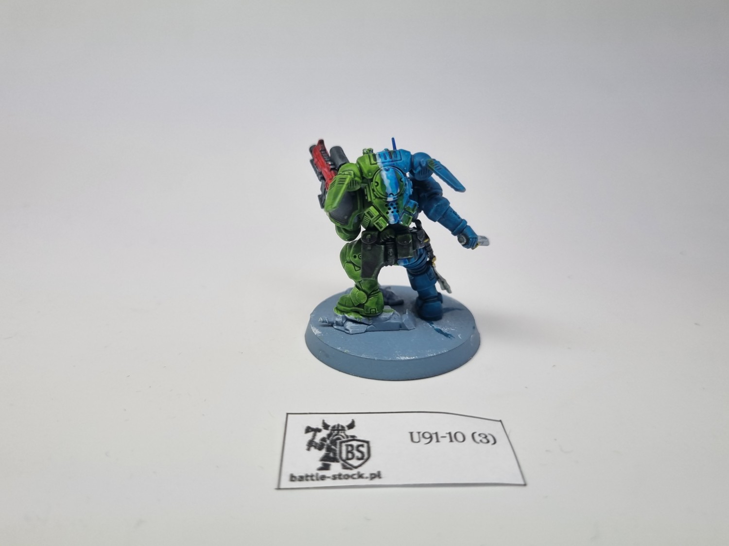 40k Lieutenant in phobos armour