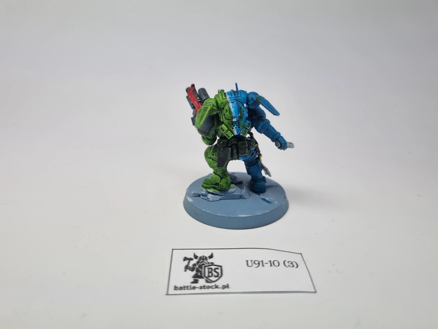 40k Lieutenant in phobos armour