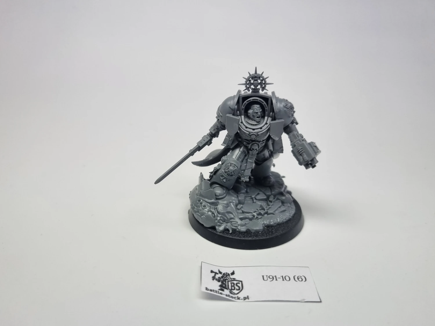 40k captain in terminator armou
