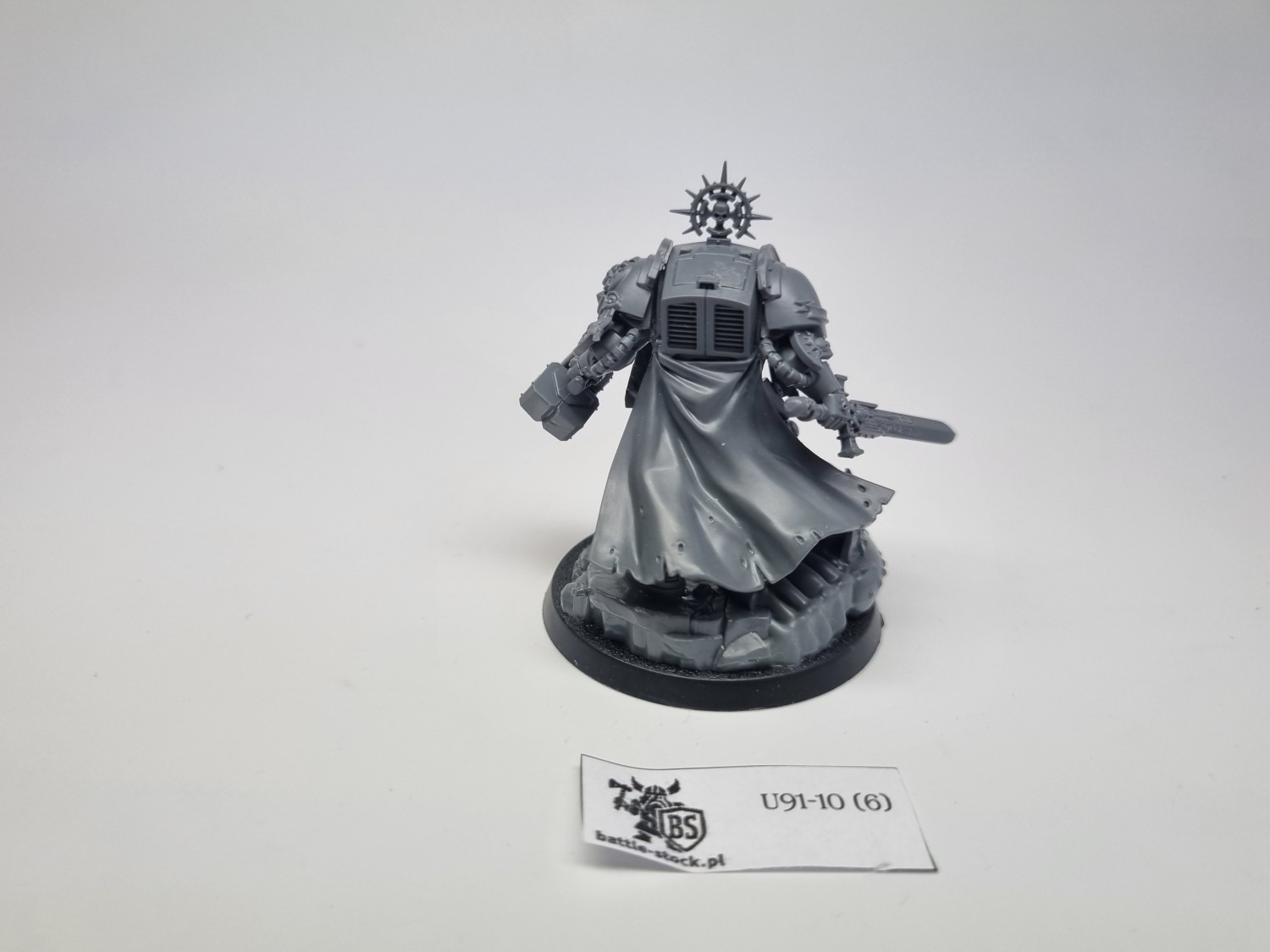 40k captain in terminator armou