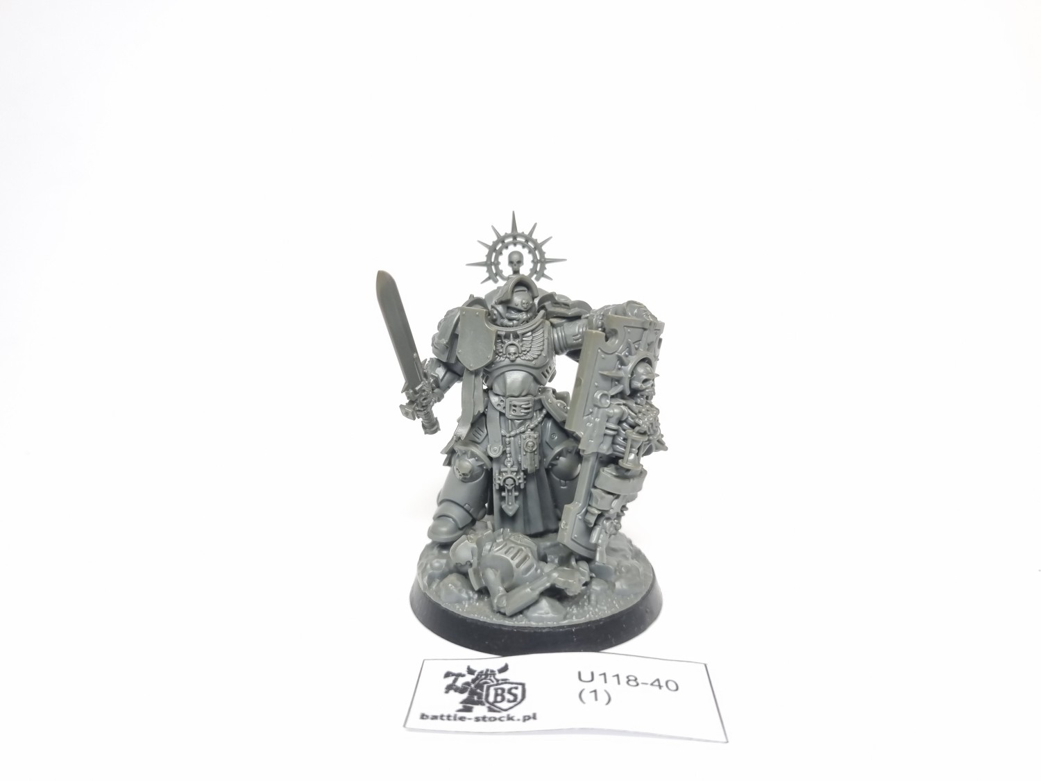 40k Primaris Captain with relic shield