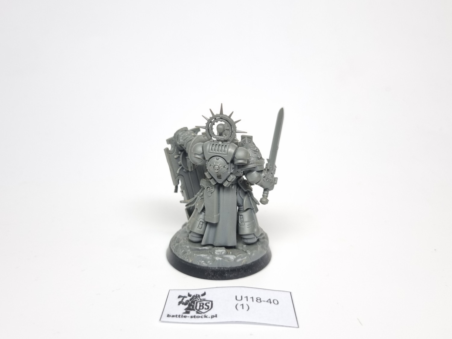 40k Primaris Captain with relic shield
