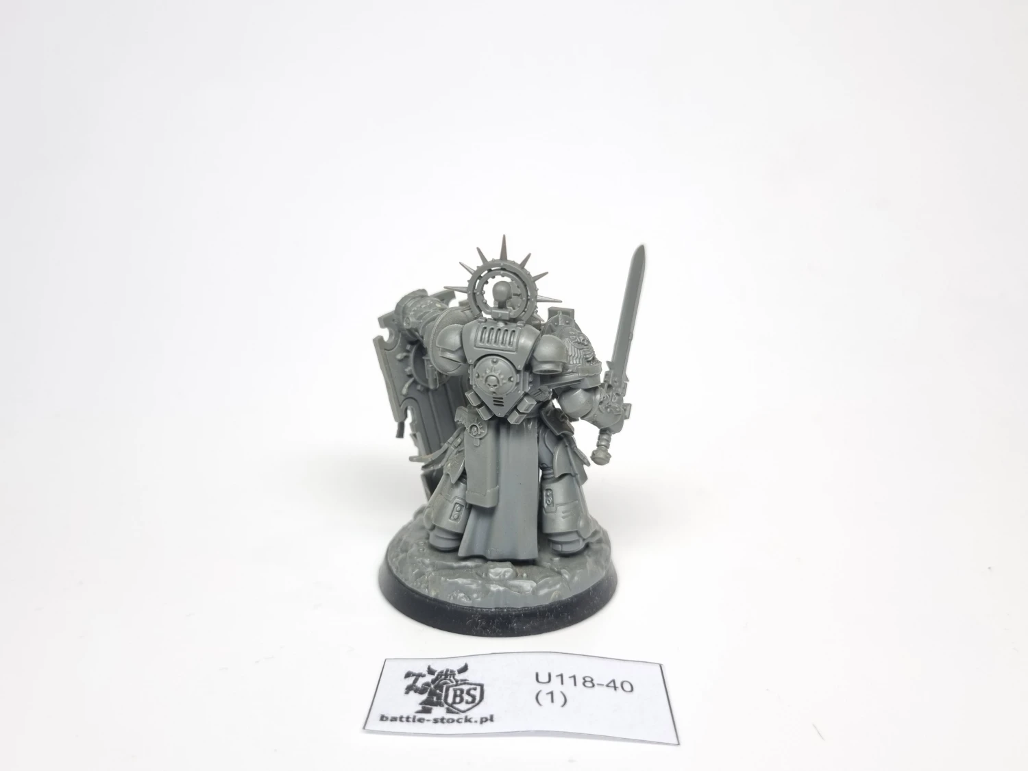 40k Primaris Captain with relic shield