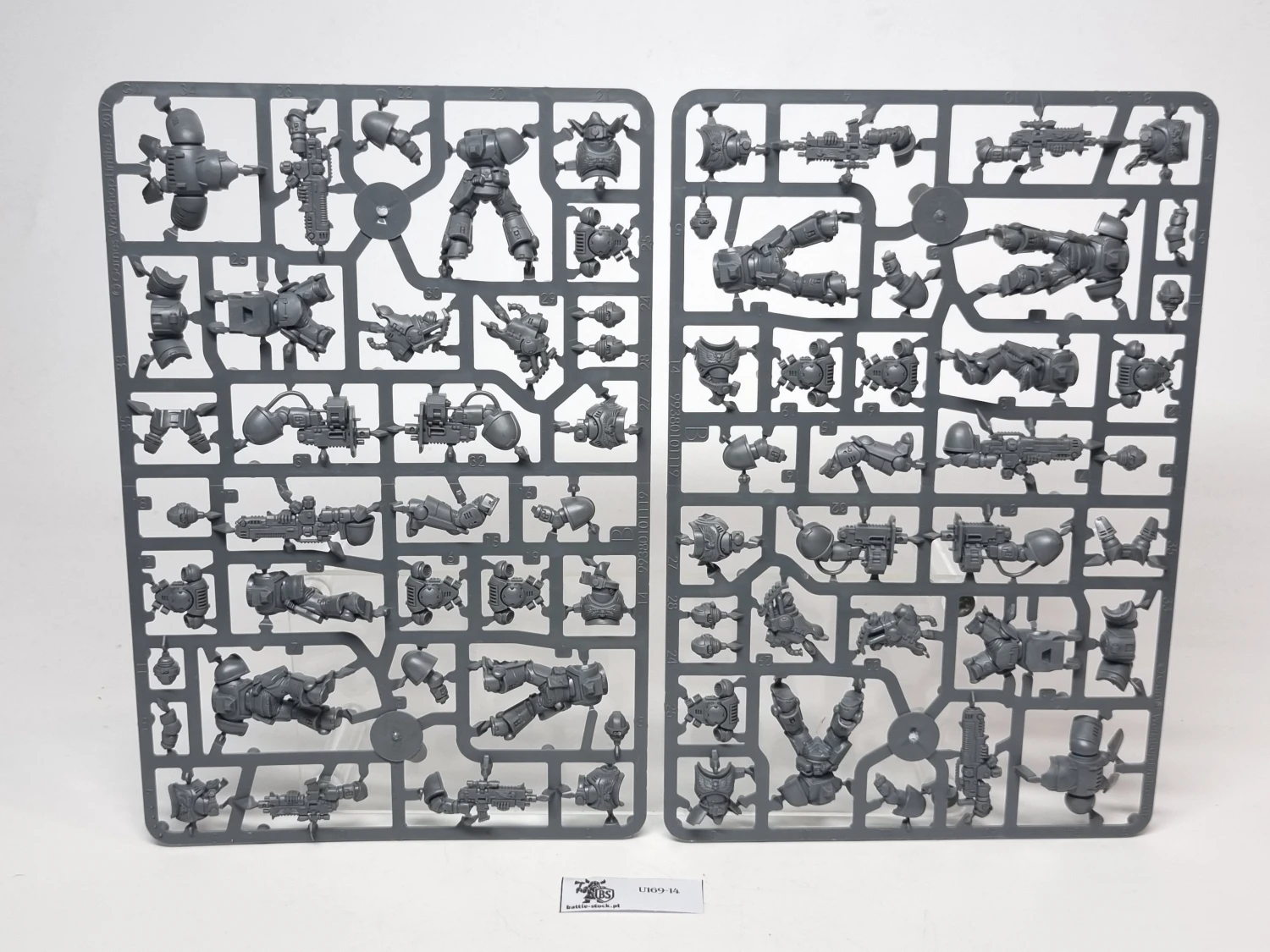 zestaw space marines dark imperiumWypraska  zestaw space marines dark imperium na szarym tle