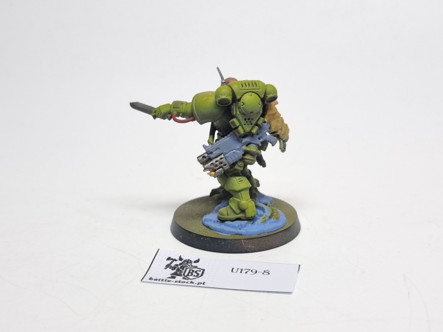 Lieutenant with combi weapons