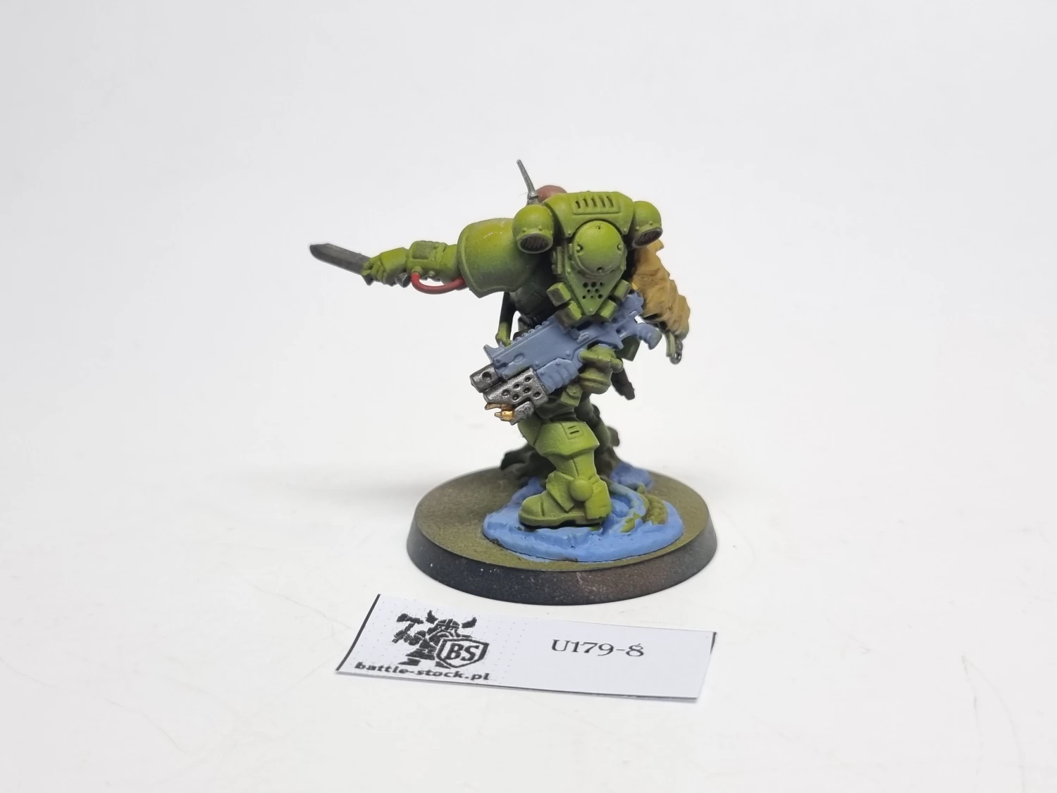 Lieutenant with combi weapons
