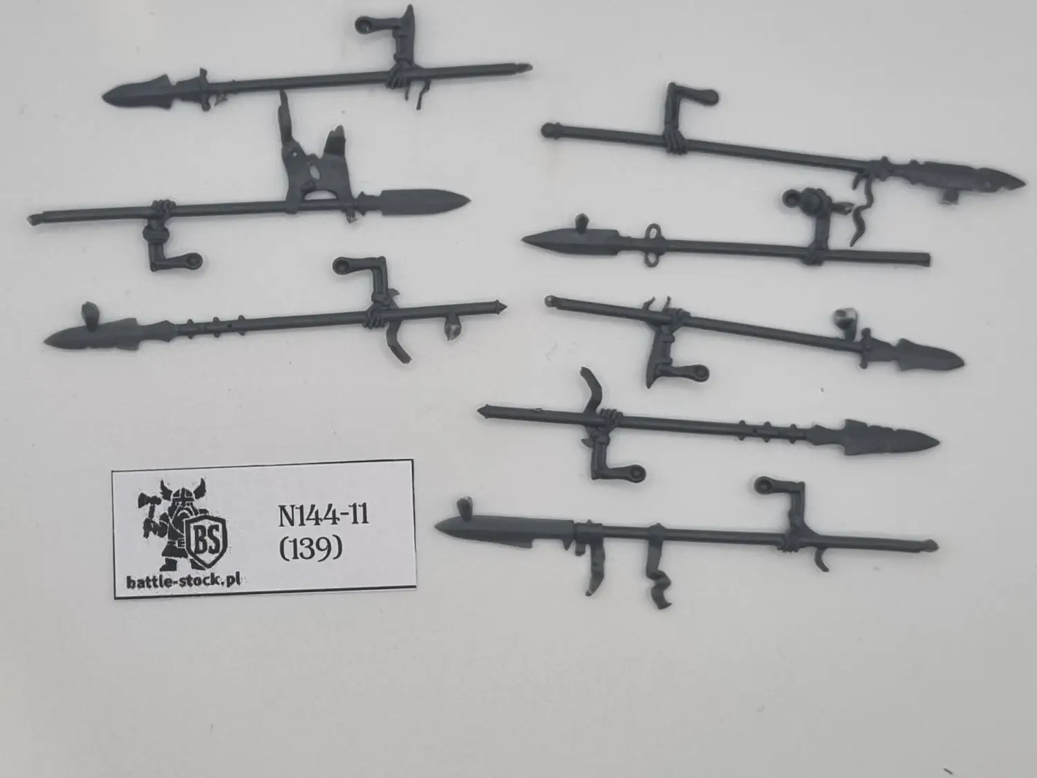 zestaw bitsów spears skeletons  na szarym tle
