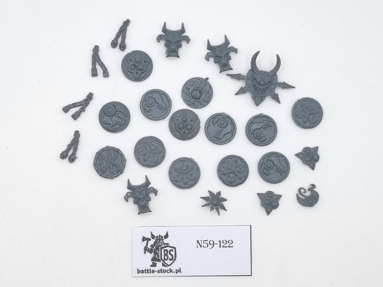 bitsy chaos ozdoby / tarcze