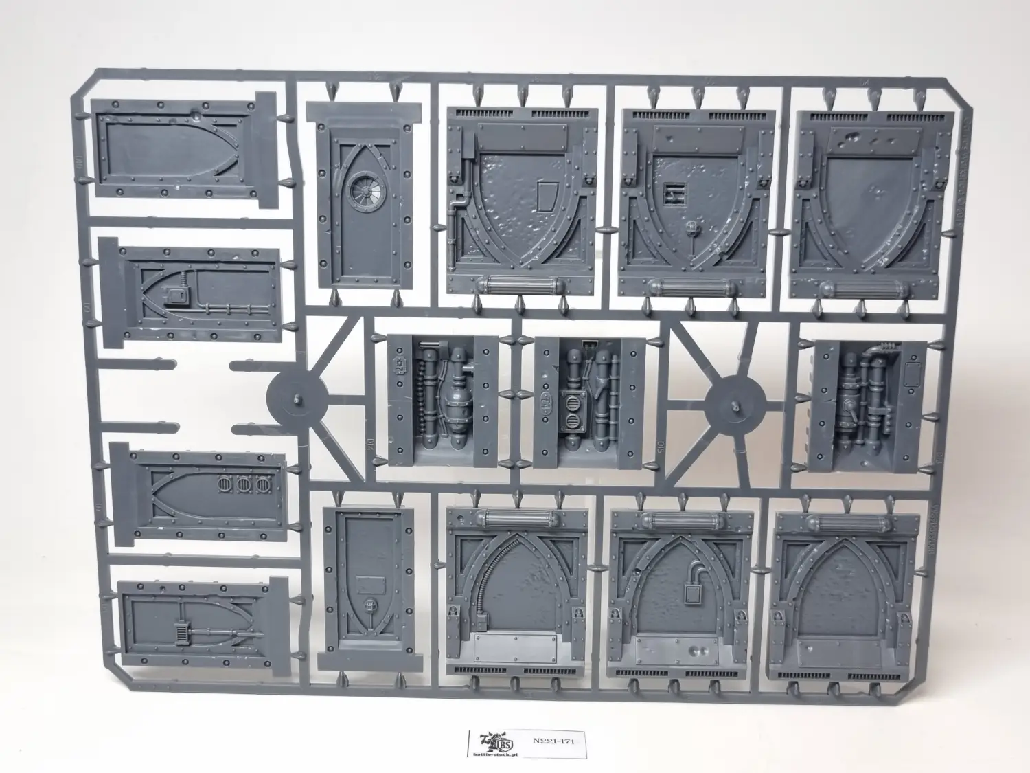 zone mortalis columns and walls