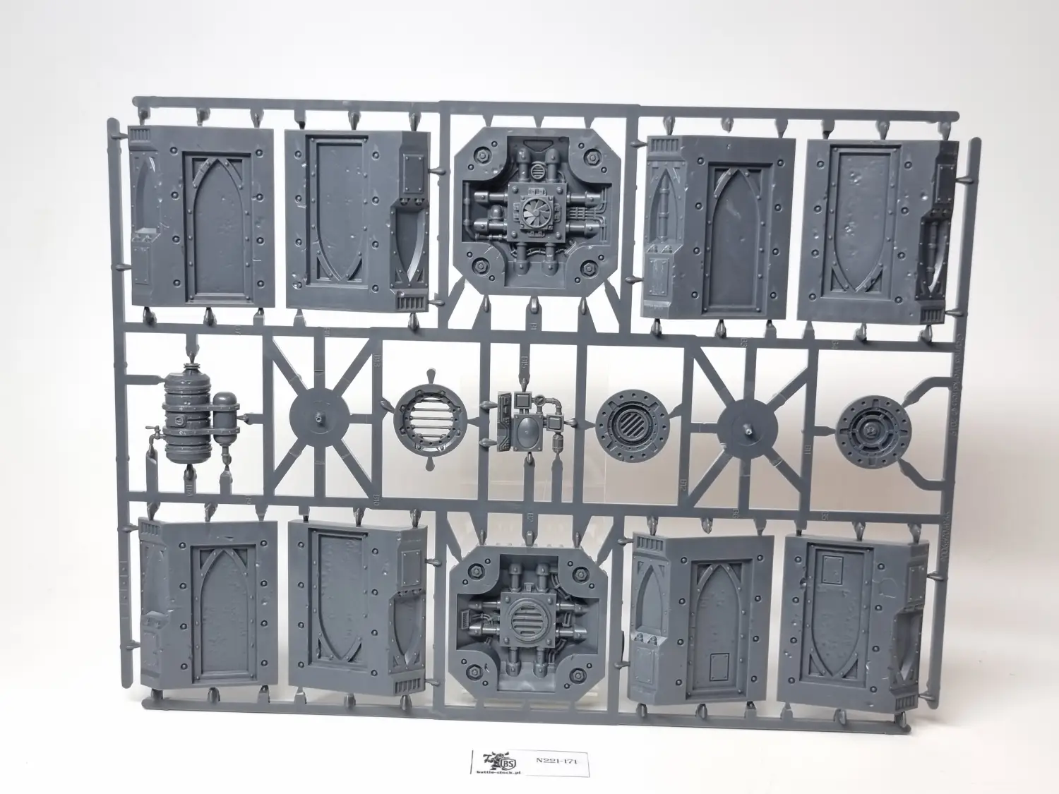 zone mortalis columns and walls