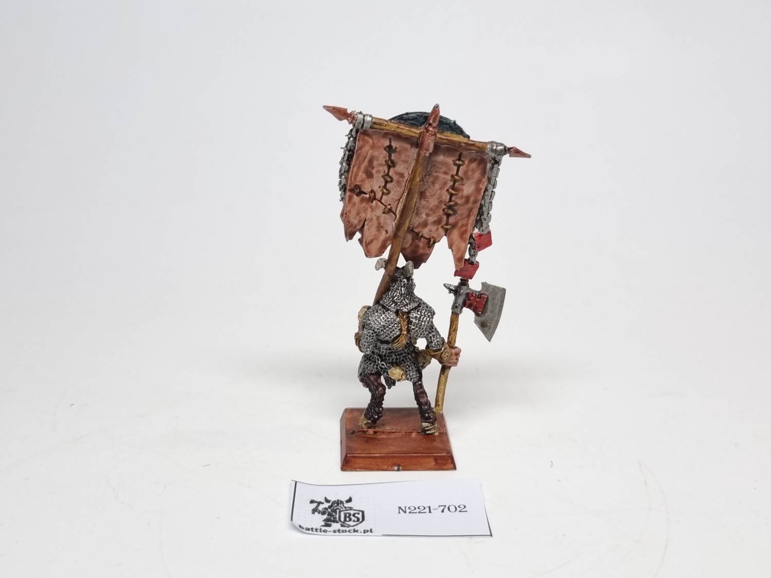 beastmen khorngor standard bearer metal