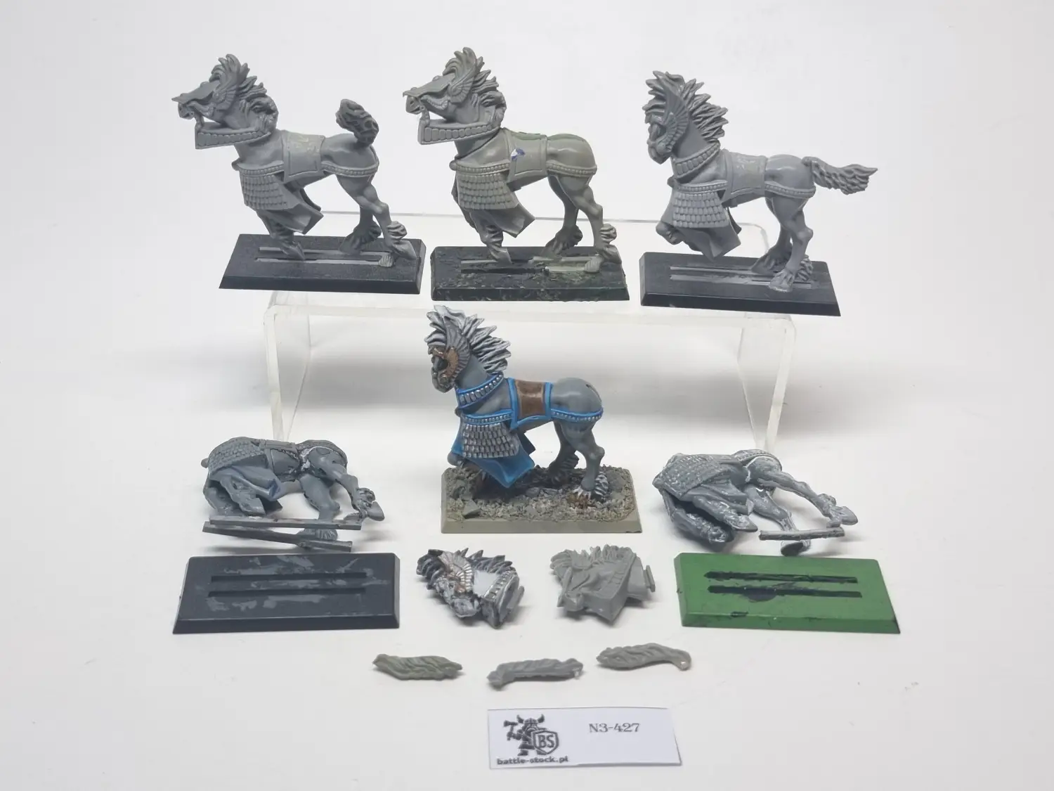 HE horses brak jednego ogona