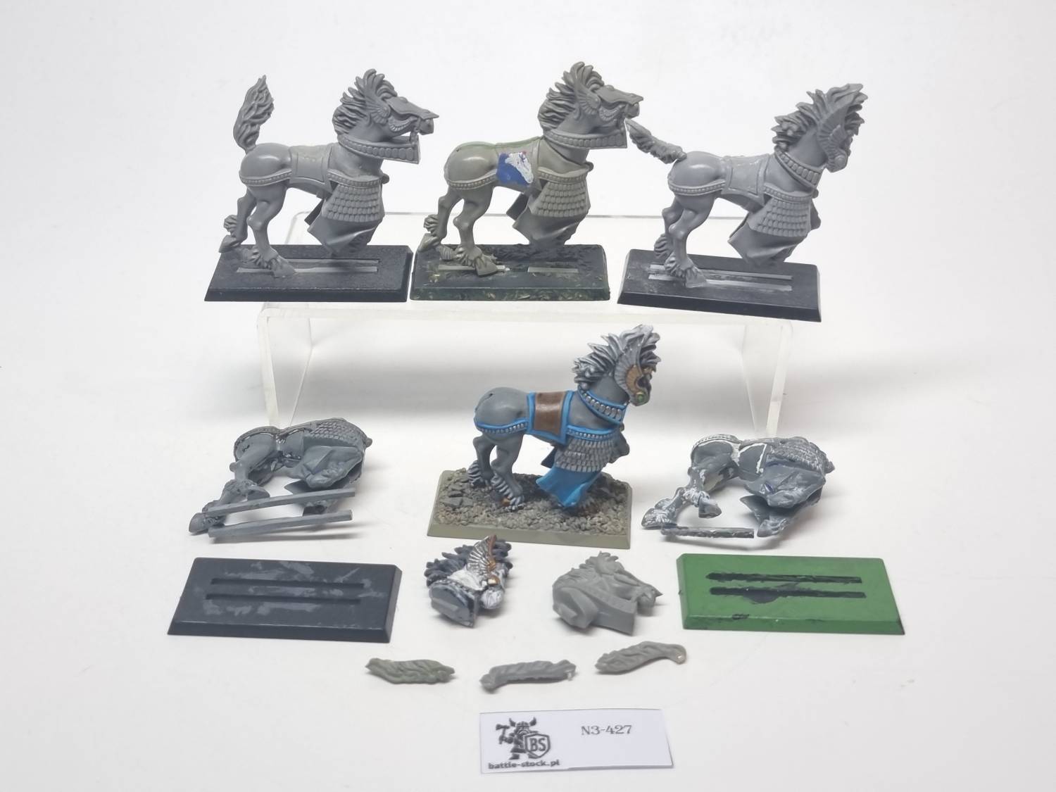 HE horses brak jednego ogona