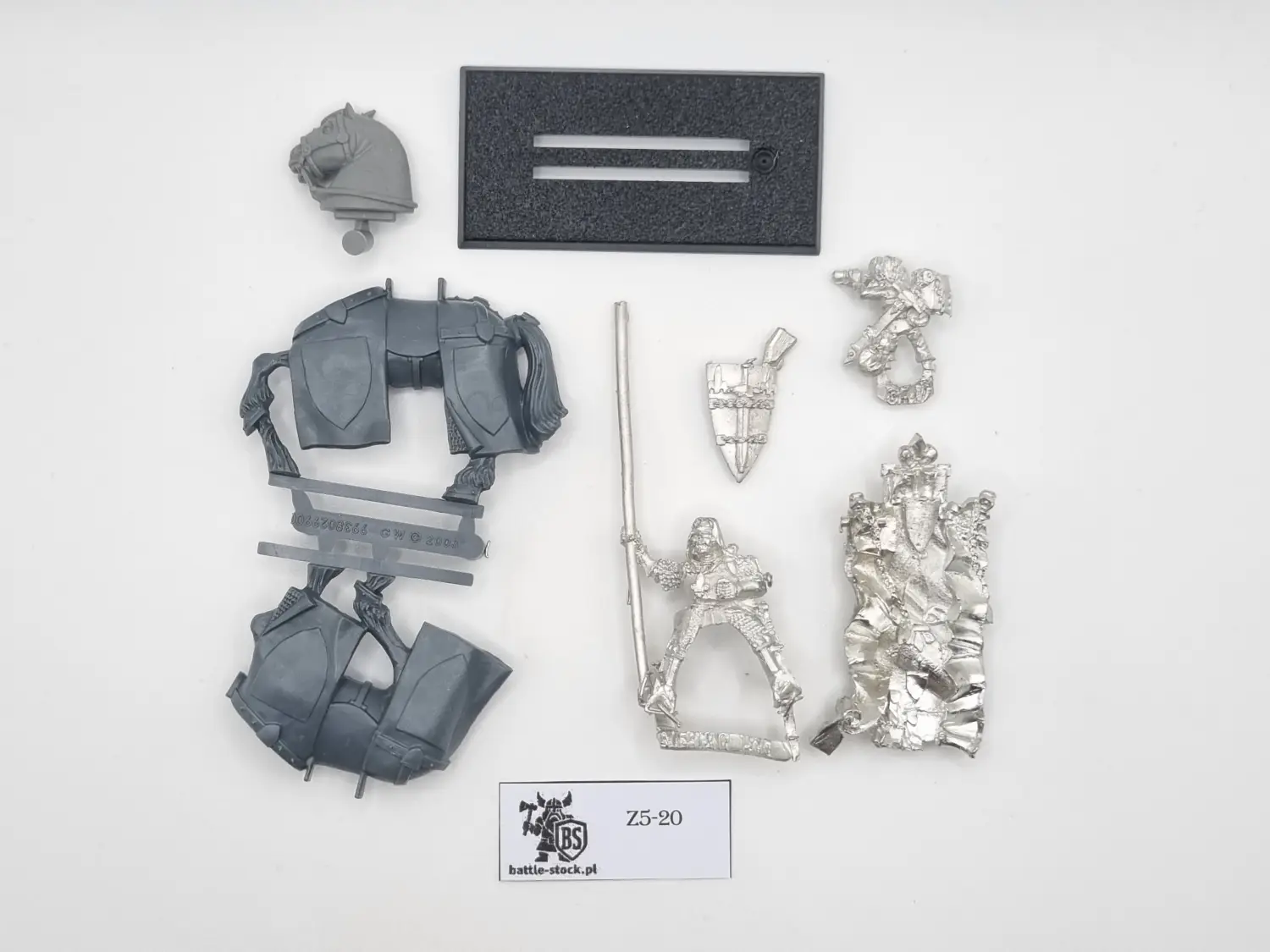 Questing knight standard metal