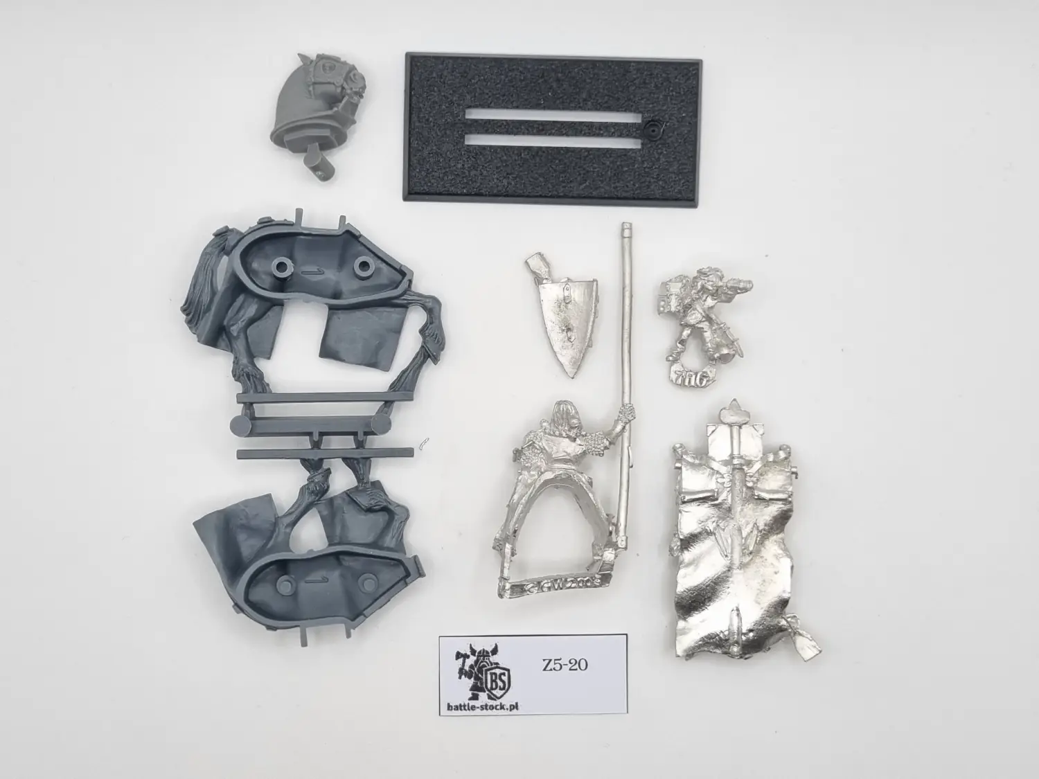Questing knight standard metal