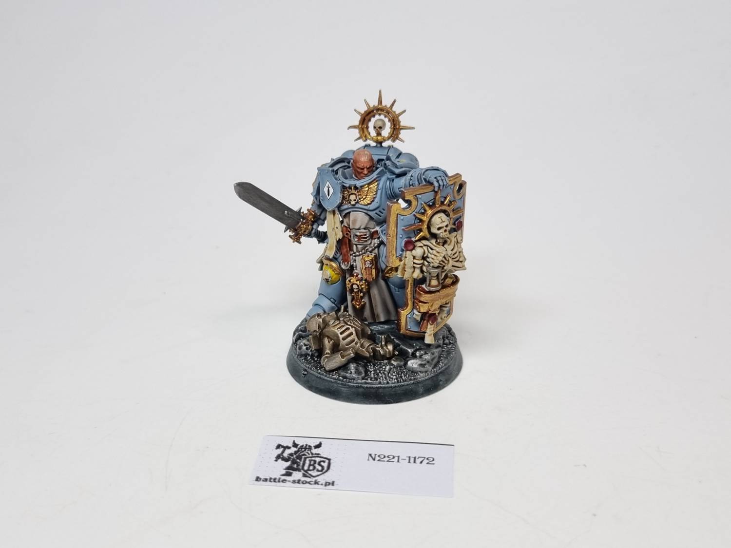 40k SW captain with relic shield